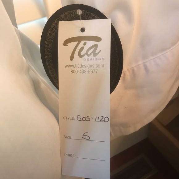 NWT Women's Tia White Button Down Shirt with Ocean Theme Embellishments - Picture 6 of 10